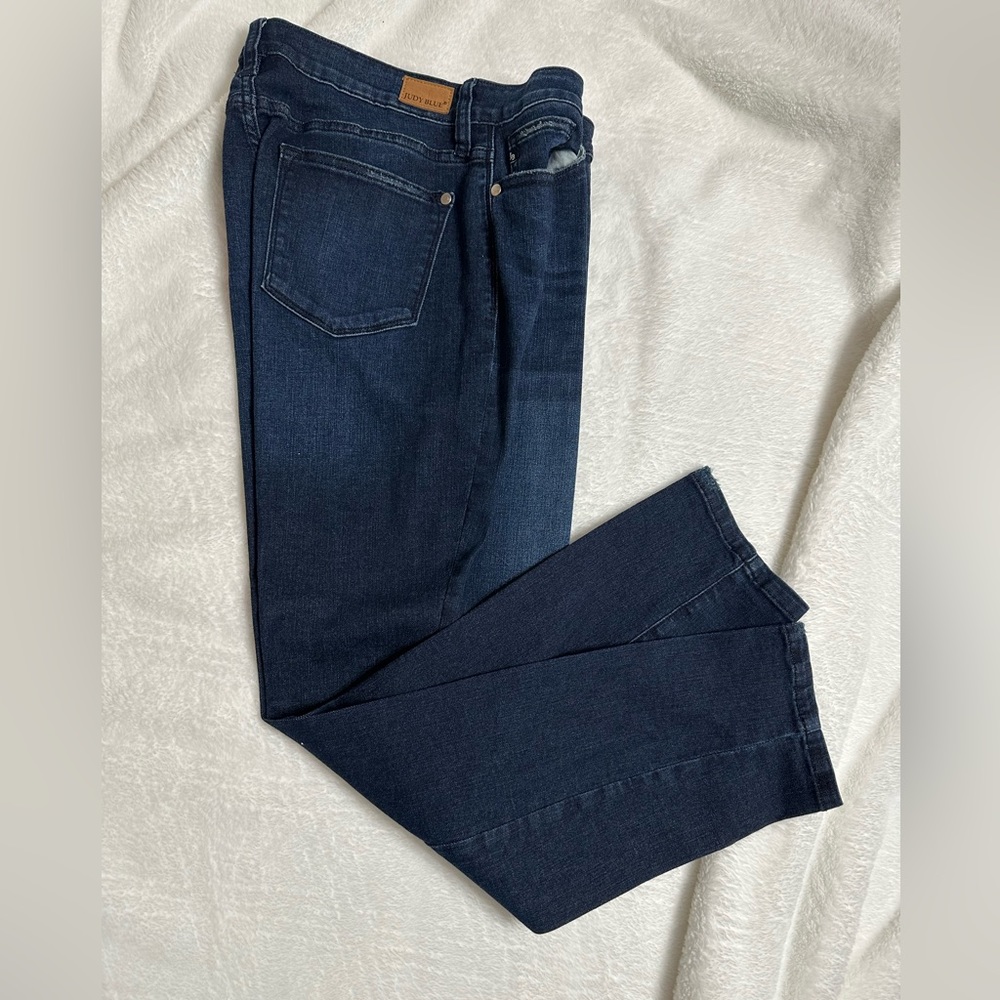 Judy Blue distressed cropped jeans